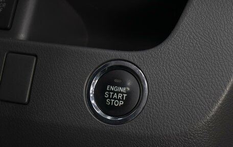 Toyota Voxy II, 2010 год, 1 370 000 рублей, 17 фотография