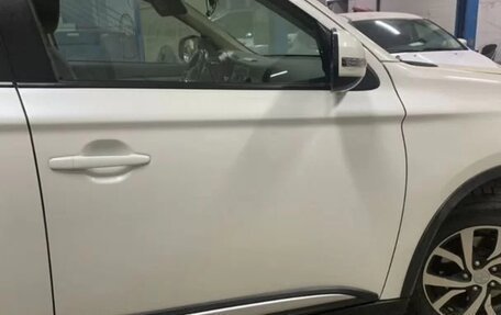 Mitsubishi Outlander III рестайлинг 3, 2018 год, 1 978 000 рублей, 2 фотография