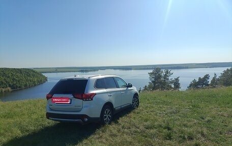 Mitsubishi Outlander III рестайлинг 3, 2018 год, 1 978 000 рублей, 3 фотография