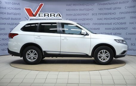 Mitsubishi Outlander III рестайлинг 3, 2015 год, 1 630 000 рублей, 4 фотография
