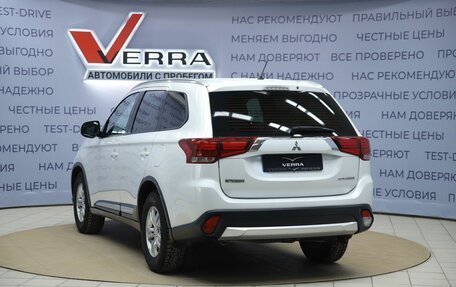 Mitsubishi Outlander III рестайлинг 3, 2015 год, 1 630 000 рублей, 7 фотография