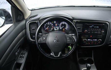 Mitsubishi Outlander III рестайлинг 3, 2015 год, 1 630 000 рублей, 13 фотография
