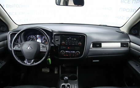 Mitsubishi Outlander III рестайлинг 3, 2015 год, 1 630 000 рублей, 12 фотография