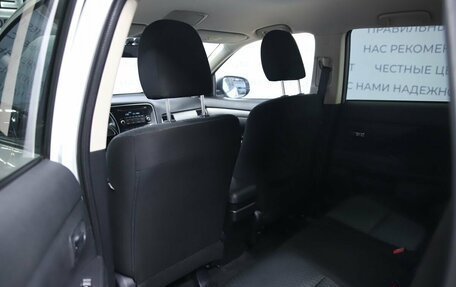 Mitsubishi Outlander III рестайлинг 3, 2015 год, 1 630 000 рублей, 11 фотография