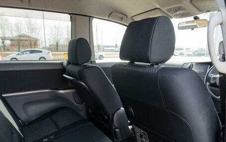 Toyota ISis I, 2009 год, 1 200 000 рублей, 17 фотография