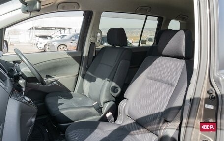 Toyota ISis I, 2009 год, 1 200 000 рублей, 13 фотография