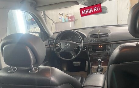 Mercedes-Benz E-Класс, 2005 год, 880 000 рублей, 5 фотография