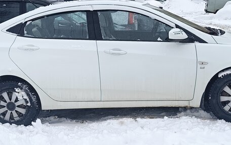 Hyundai Solaris II рестайлинг, 2013 год, 800 000 рублей, 6 фотография