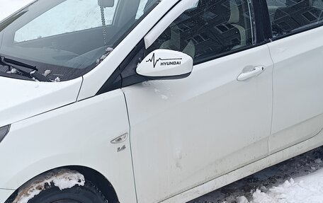 Hyundai Solaris II рестайлинг, 2013 год, 800 000 рублей, 2 фотография