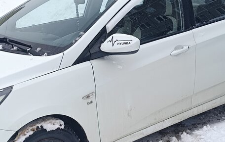 Hyundai Solaris II рестайлинг, 2013 год, 800 000 рублей, 3 фотография