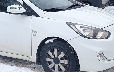 Hyundai Solaris II рестайлинг, 2013 год, 800 000 рублей, 5 фотография