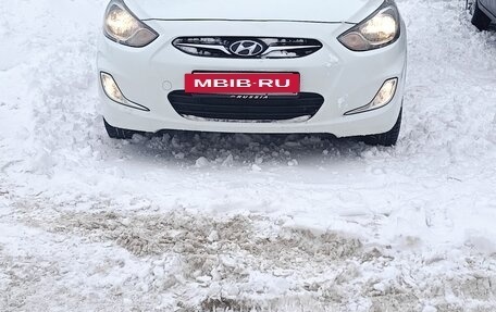 Hyundai Solaris II рестайлинг, 2013 год, 800 000 рублей, 7 фотография