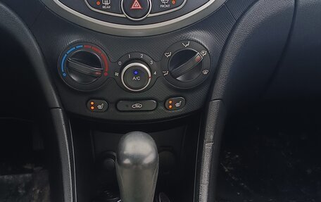 Hyundai Solaris II рестайлинг, 2013 год, 800 000 рублей, 11 фотография