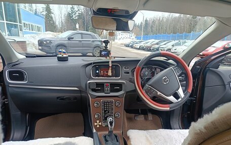 Volvo V40 Cross Country I, 2017 год, 1 600 000 рублей, 7 фотография