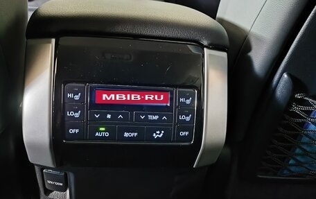 Toyota Land Cruiser Prado 150 рестайлинг 2, 2020 год, 6 200 000 рублей, 15 фотография