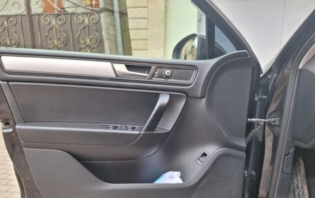 Volkswagen Touareg III, 2011 год, 1 650 000 рублей, 22 фотография