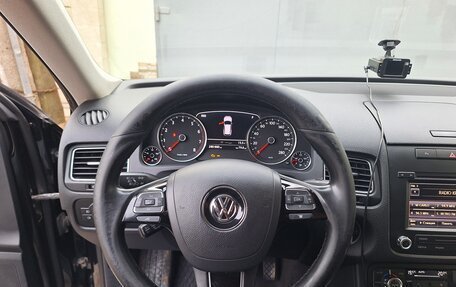 Volkswagen Touareg III, 2011 год, 1 650 000 рублей, 26 фотография