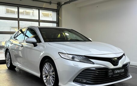 Toyota Camry, 2019 год, 2 999 000 рублей, 3 фотография