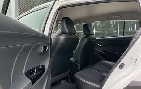 Toyota Yaris XP150 рестайлинг, 2022 год, 1 326 000 рублей, 15 фотография