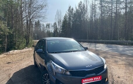 KIA Rio IV, 2021 год, 1 550 000 рублей, 1 фотография