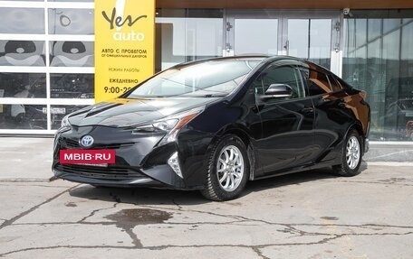 Toyota Prius IV XW50, 2016 год, 1 598 000 рублей, 2 фотография