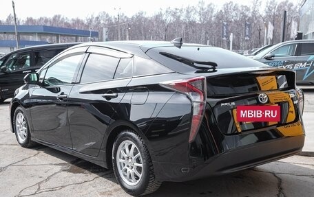 Toyota Prius IV XW50, 2016 год, 1 598 000 рублей, 9 фотография