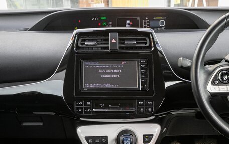 Toyota Prius IV XW50, 2016 год, 1 598 000 рублей, 12 фотография