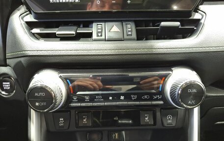 Toyota RAV4, 2024 год, 4 250 000 рублей, 15 фотография