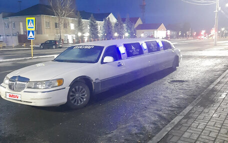 Lincoln Town Car III рестайлинг, 1999 год, 370 000 рублей, 4 фотография