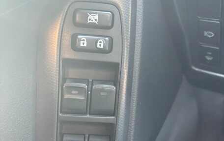 Toyota Land Cruiser Prado 150 рестайлинг 2, 2012 год, 3 000 000 рублей, 10 фотография