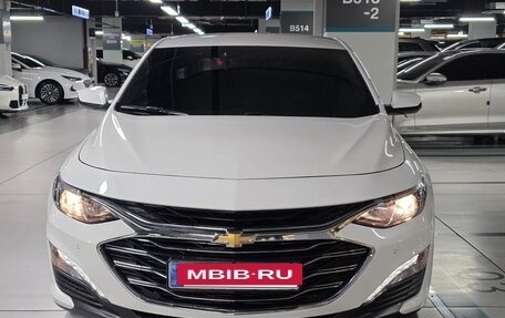 Chevrolet Malibu IX, 2022 год, 1 980 000 рублей, 2 фотография