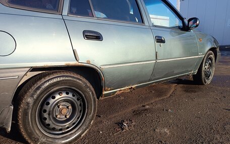 Daewoo Nexia I рестайлинг, 1999 год, 100 000 рублей, 11 фотография