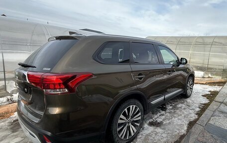 Mitsubishi Outlander III рестайлинг 3, 2020 год, 2 650 000 рублей, 1 фотография