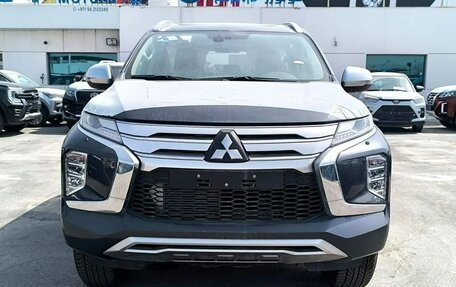 Mitsubishi Pajero Sport III рестайлинг, 2023 год, 3 950 000 рублей, 2 фотография