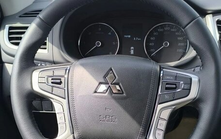 Mitsubishi Pajero Sport III рестайлинг, 2023 год, 3 950 000 рублей, 10 фотография