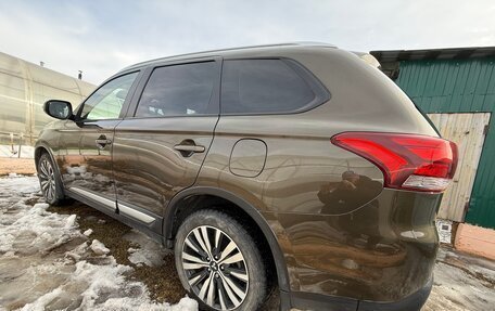 Mitsubishi Outlander III рестайлинг 3, 2020 год, 2 650 000 рублей, 3 фотография