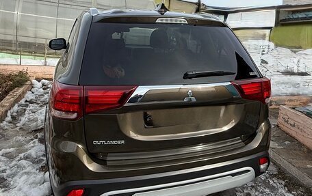 Mitsubishi Outlander III рестайлинг 3, 2020 год, 2 650 000 рублей, 2 фотография