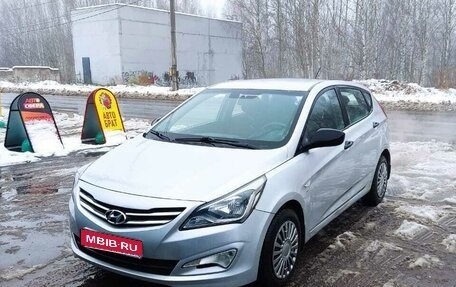 Hyundai Solaris II рестайлинг, 2015 год, 780 000 рублей, 1 фотография
