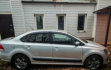 Volkswagen Polo VI (EU Market), 2011 год, 550 000 рублей, 2 фотография