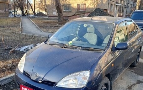 Toyota Prius IV XW50, 1998 год, 150 000 рублей, 1 фотография