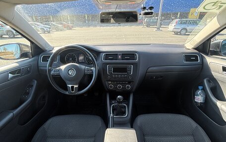 Volkswagen Jetta VI, 2014 год, 900 000 рублей, 21 фотография