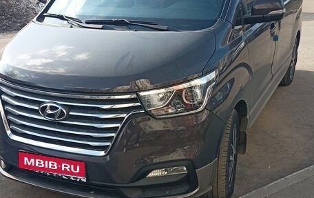 Hyundai Grand Starex Grand Starex I рестайлинг 2, 2019 год, 3 100 000 рублей, 1 фотография