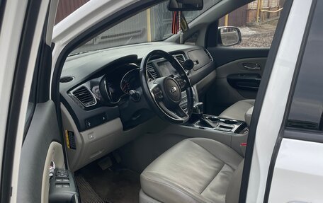 KIA Carnival III, 2018 год, 2 460 000 рублей, 8 фотография