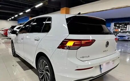 Volkswagen Golf VIII, 2022 год, 1 836 900 рублей, 3 фотография