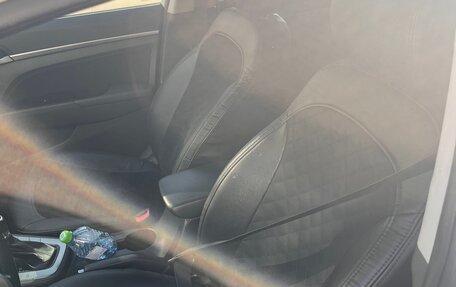 Hyundai Elantra VI рестайлинг, 2019 год, 1 470 000 рублей, 8 фотография