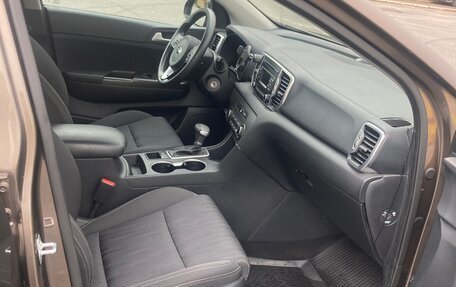 KIA Sportage IV рестайлинг, 2018 год, 1 899 000 рублей, 15 фотография