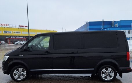 Volkswagen Multivan T6 рестайлинг, 2017 год, 3 650 000 рублей, 3 фотография