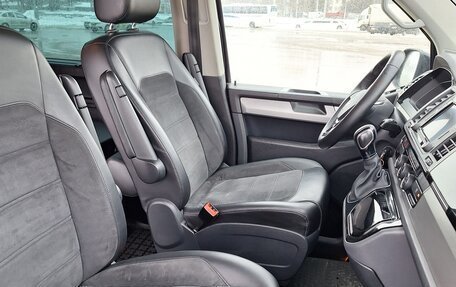 Volkswagen Multivan T6 рестайлинг, 2017 год, 3 650 000 рублей, 10 фотография