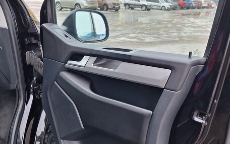 Volkswagen Multivan T6 рестайлинг, 2017 год, 3 650 000 рублей, 12 фотография