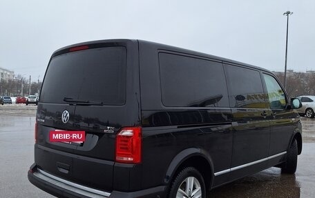 Volkswagen Multivan T6 рестайлинг, 2017 год, 3 650 000 рублей, 6 фотография